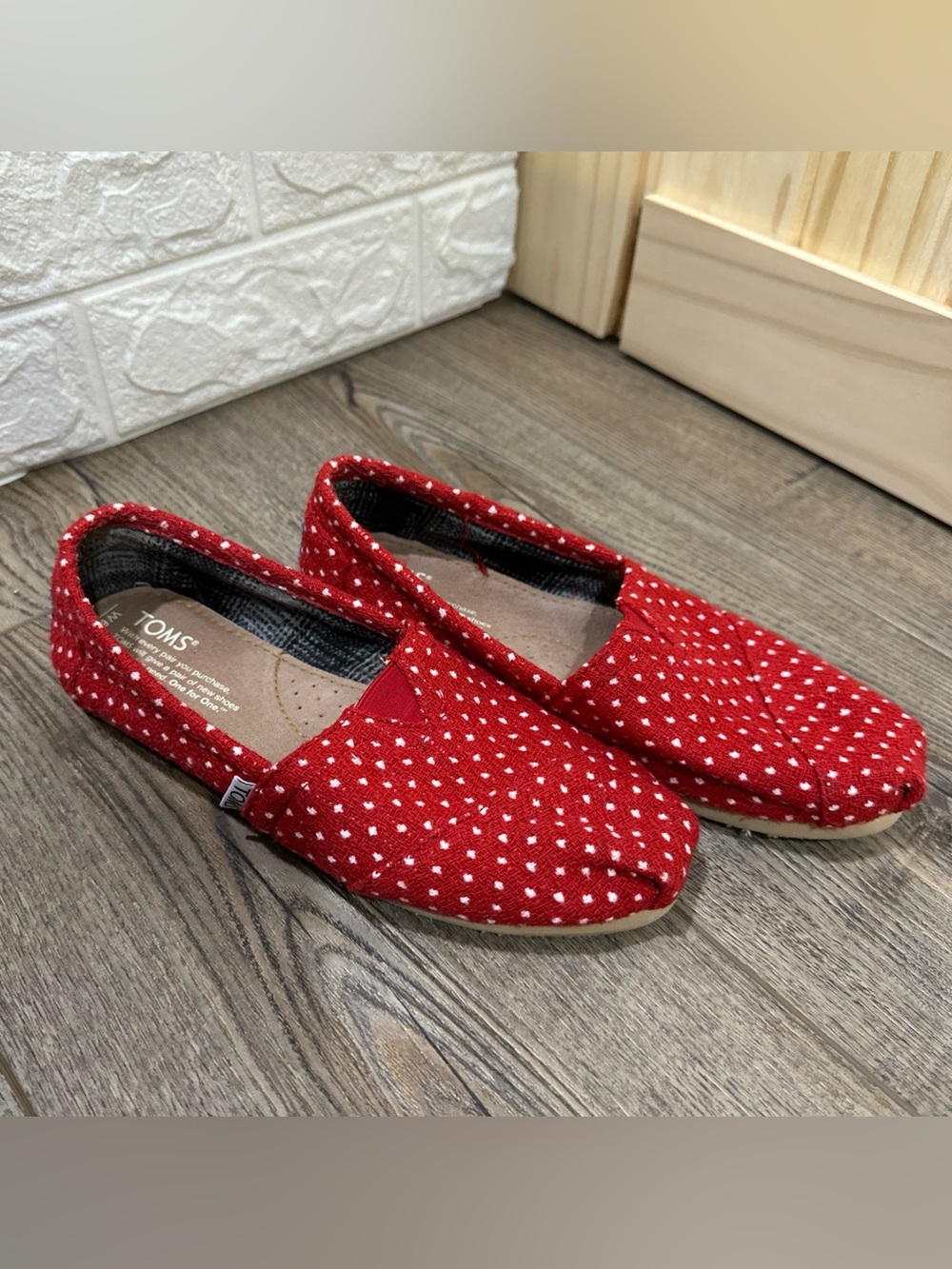 TOMS Classics Slip On Shoes Womens 8 Red White Polka Dot Canvas Flats Loafers
